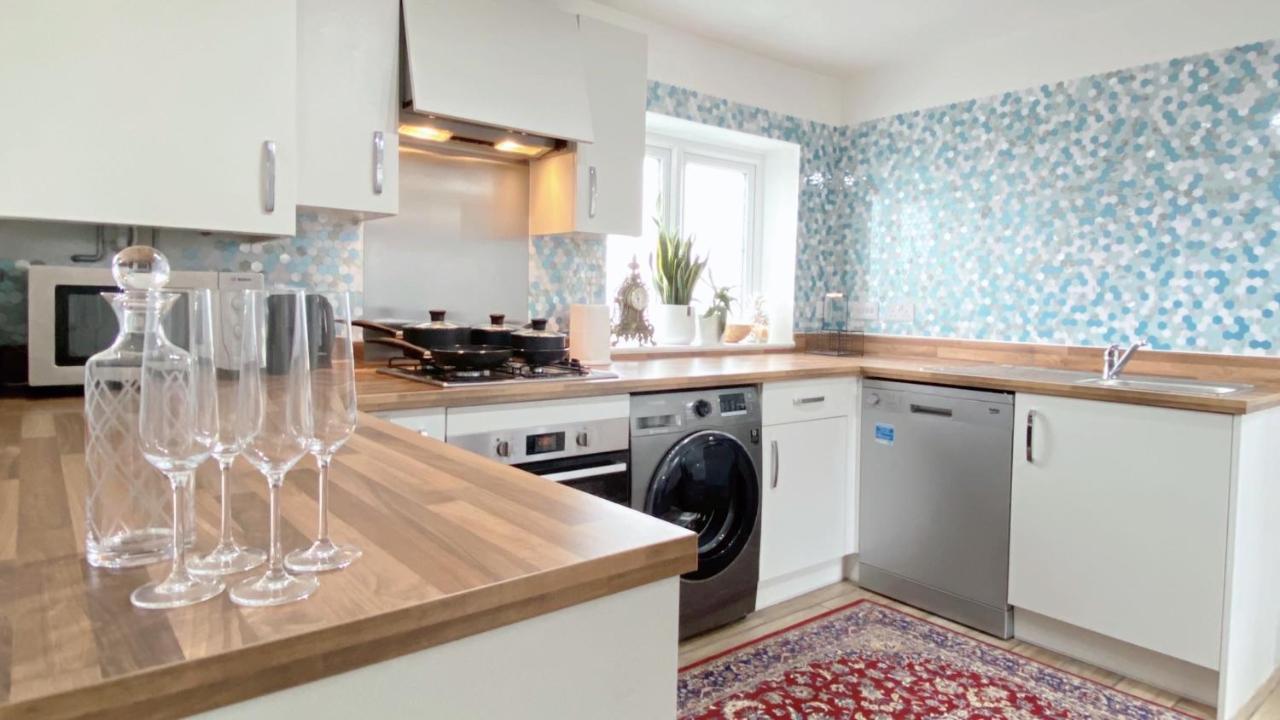 Entire Home: Village 10min Walk Holiday home Bicester