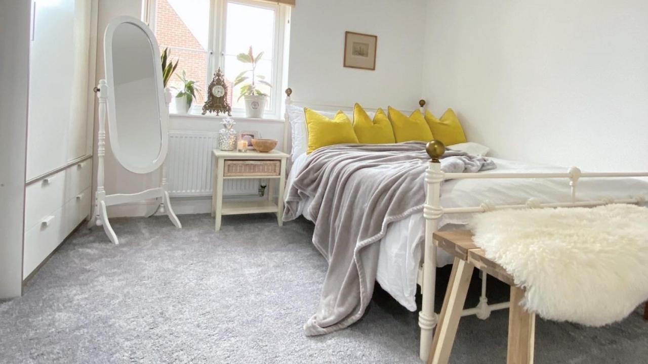 Entire Home: Village 10min Walk Bicester